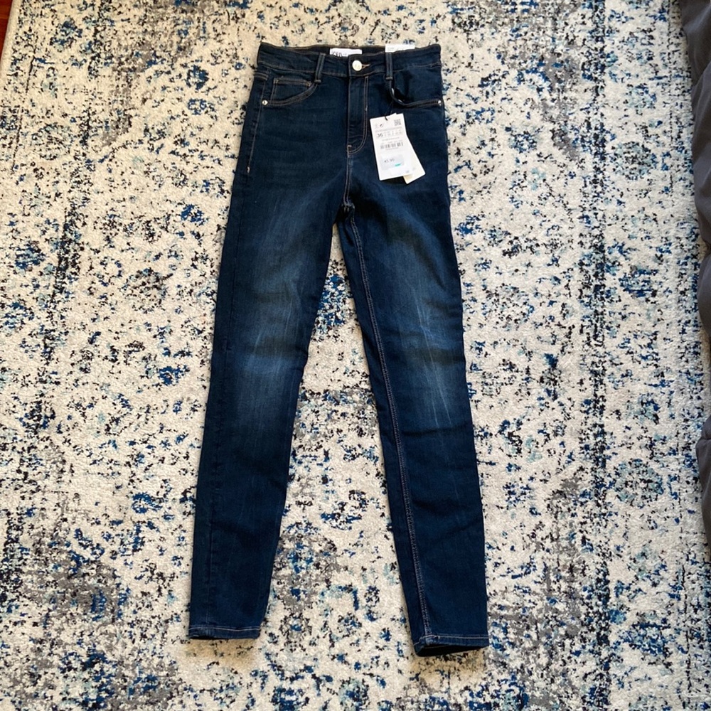 NEW Zara - Hi-Rise Sculpt Jeans - Bluish - size US 4